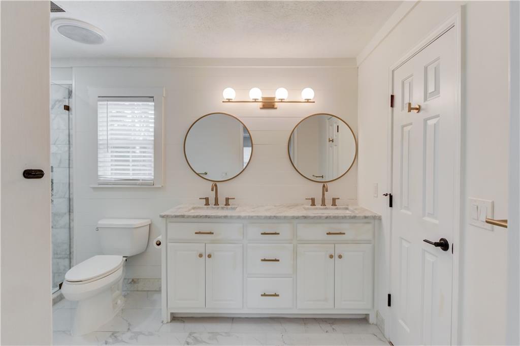313 Summit Ridge Drive Lawrenceville, GA 30046 - Photo 5 of 42 a bathroom with 2 sink a toilet and a mirror