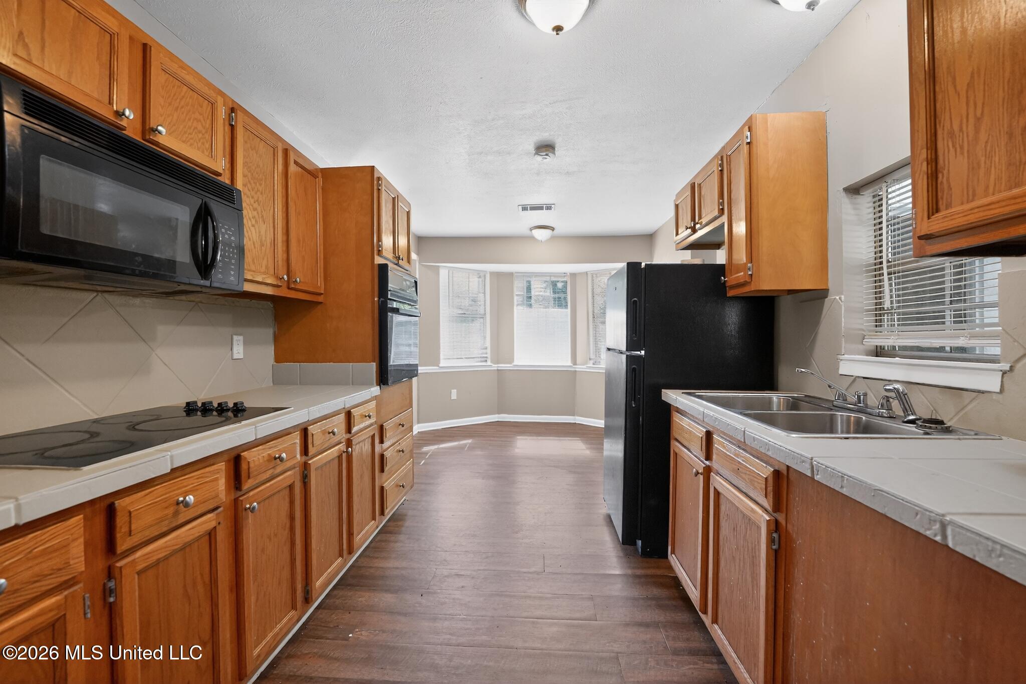 206 Valley Ridge Drive Jackson, MS 39206 - Photo 16 of 34 16_206_Valley_Ridge_Dr-Kitchen-7999