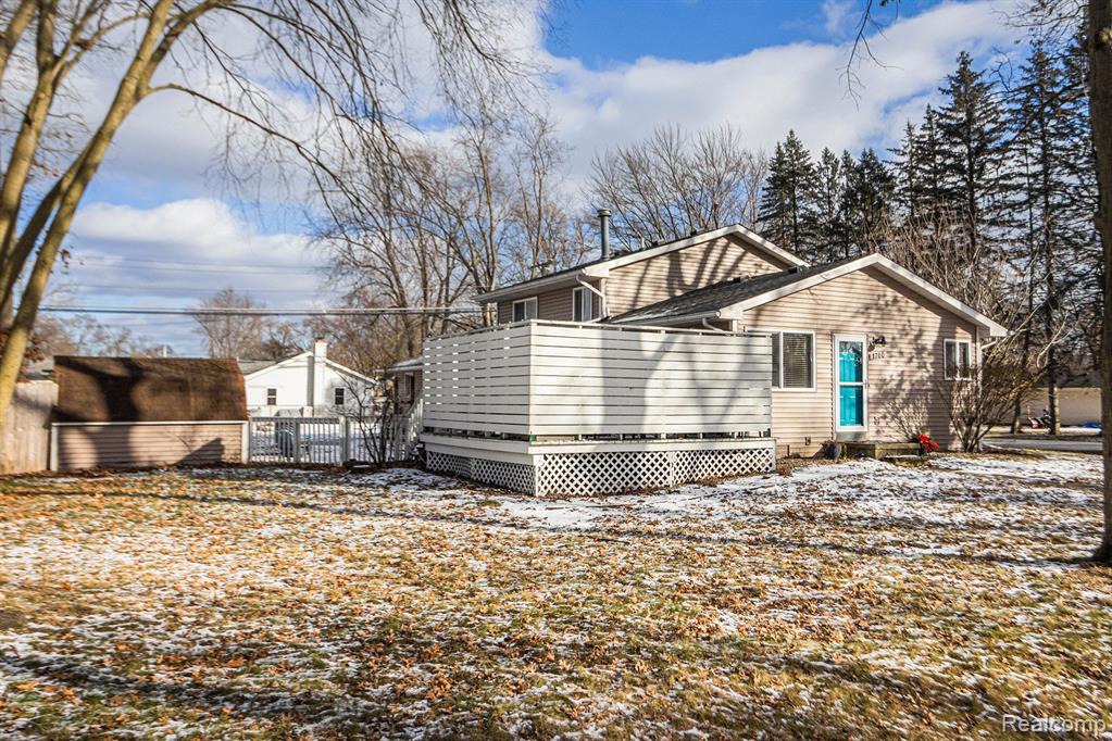 1700 Ladd Road Wolverine Lake, MI 48390 - Photo 15 of 29