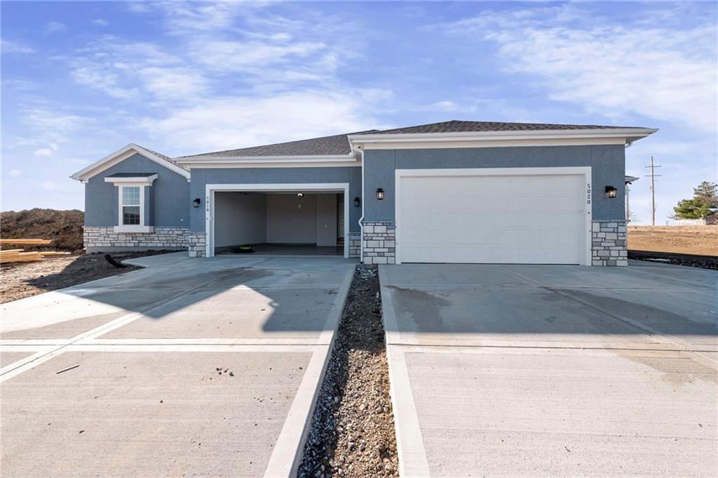 14655 Amanda Lane Basehor, KS 66007 - Photo 2 of 37