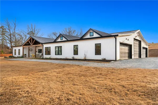 $800,000 | 411 Sweetwater Club Drive, Seneca, SC 29672