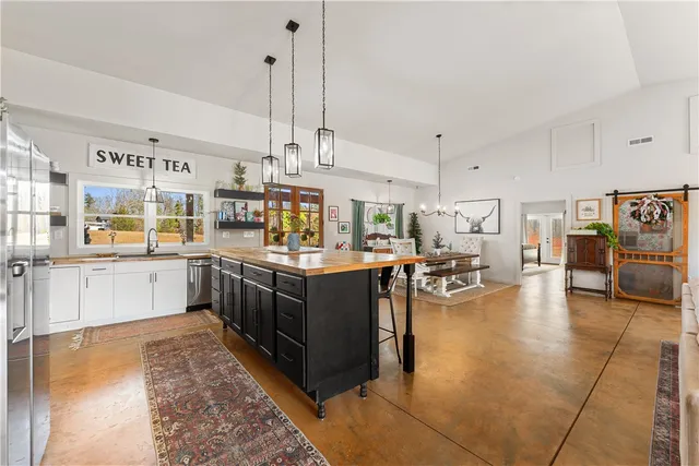 $999,000 | 411 Sweetwater Club Drive, Seneca, SC 29672