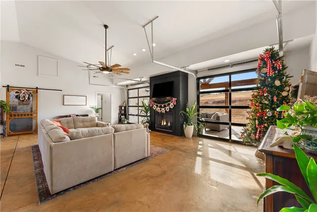 $999,000 | 411 Sweetwater Club Drive, Seneca, SC 29672