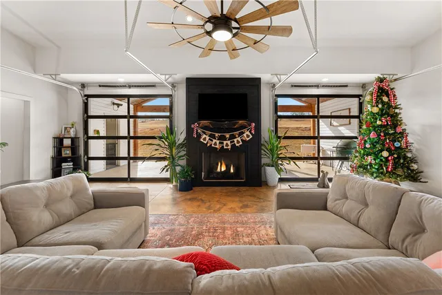 $999,000 | 411 Sweetwater Club Drive, Seneca, SC 29672