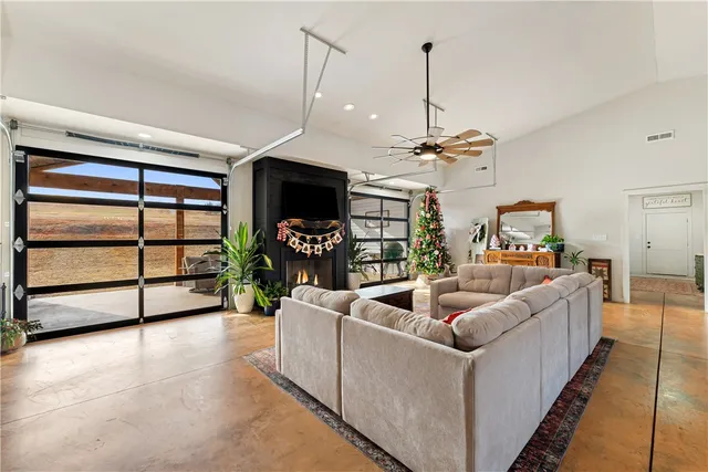 $999,000 | 411 Sweetwater Club Drive, Seneca, SC 29672