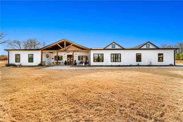 $999,000 | 411 Sweetwater Club Drive, Seneca, SC 29672