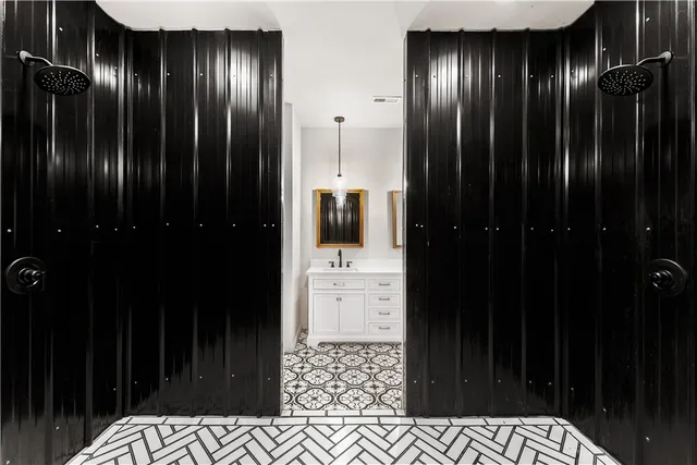 $999,000 | 411 Sweetwater Club Drive, Seneca, SC 29672