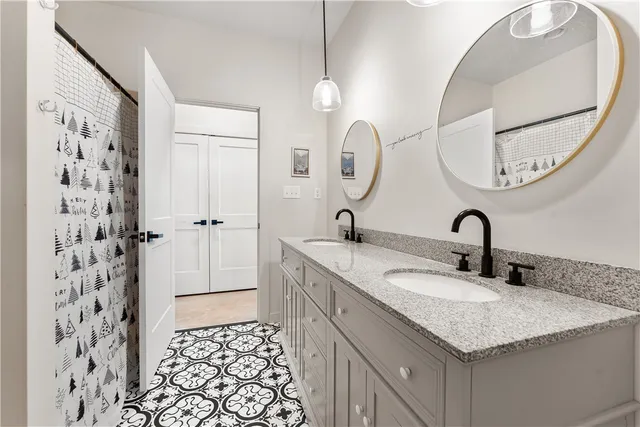 $999,000 | 411 Sweetwater Club Drive, Seneca, SC 29672