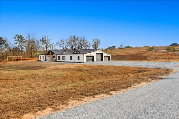 $800,000 | 411 Sweetwater Club Drive, Seneca, SC 29672