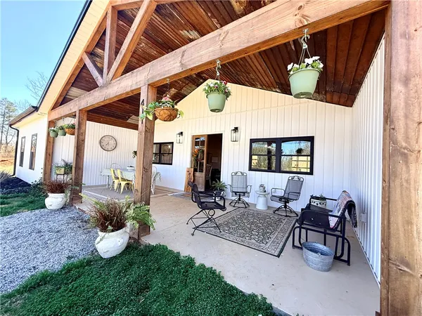 $800,000 | 411 Sweetwater Club Drive, Seneca, SC 29672