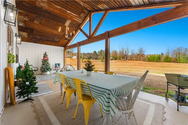 $999,000 | 411 Sweetwater Club Drive, Seneca, SC 29672