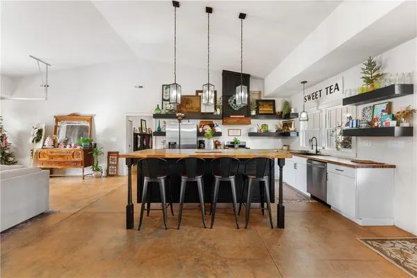 $800,000 | 411 Sweetwater Club Drive, Seneca, SC 29672