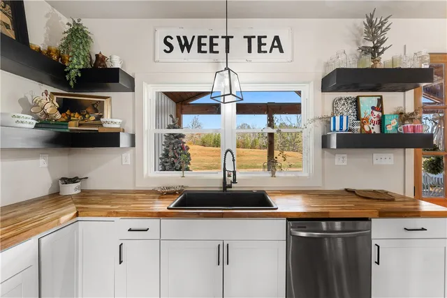 $999,000 | 411 Sweetwater Club Drive, Seneca, SC 29672