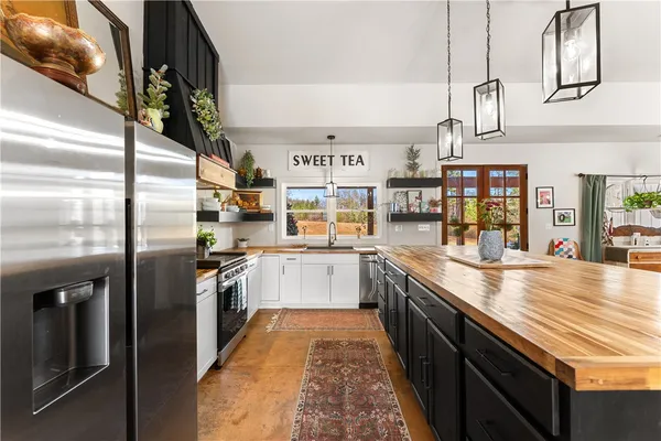 $800,000 | 411 Sweetwater Club Drive, Seneca, SC 29672