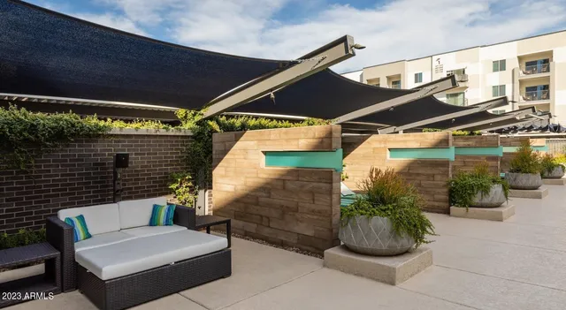 $2,045 | 200 East Thomas Road, Unit B2, Phoenix, AZ 85012