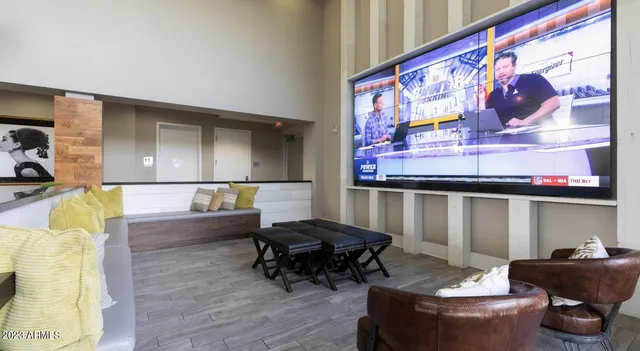 $2,045 | 200 East Thomas Road, Unit B2, Phoenix, AZ 85012