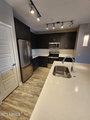 $2,045 | 200 East Thomas Road, Unit B2, Phoenix, AZ 85012