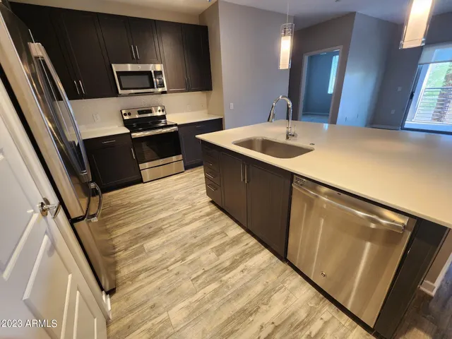 $2,045 | 200 East Thomas Road, Unit B2, Phoenix, AZ 85012
