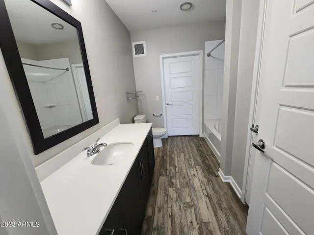 $2,045 | 200 East Thomas Road, Unit B2, Phoenix, AZ 85012