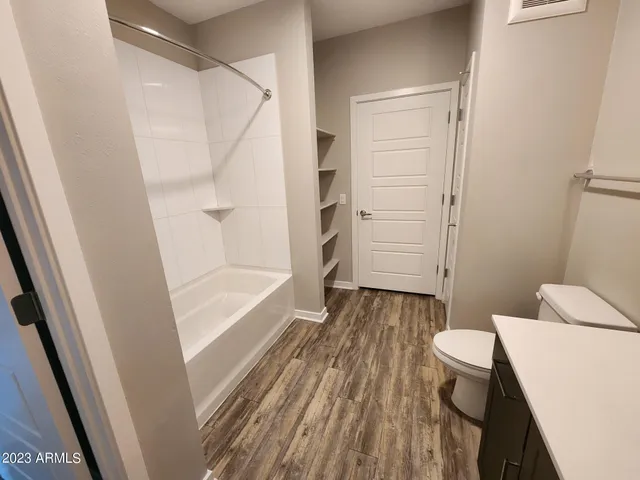 $2,045 | 200 East Thomas Road, Unit B2, Phoenix, AZ 85012