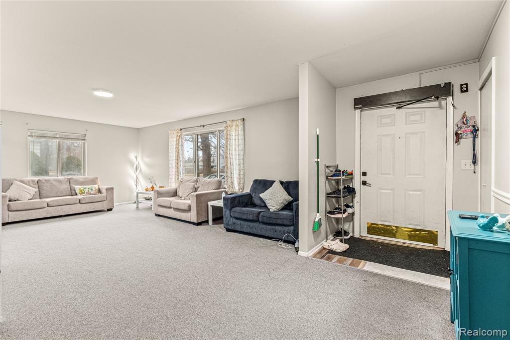 6429 North Beech Daly Road Dearborn Heights, MI 48127 - Photo 4 of 33