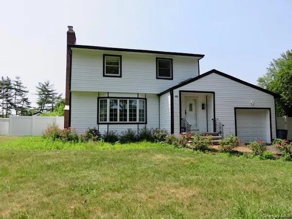 $5,200 | 10 Elderwood Lane, Melville, NY 11747