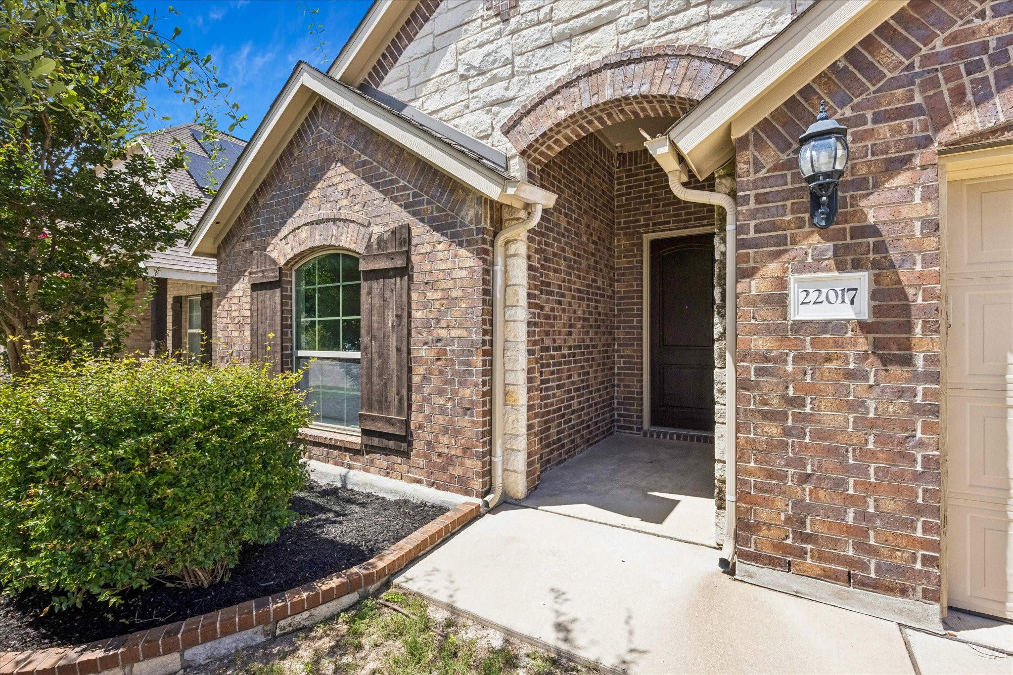 22017 Abigail Way Pflugerville, TX 78660 - Photo 2 of 34