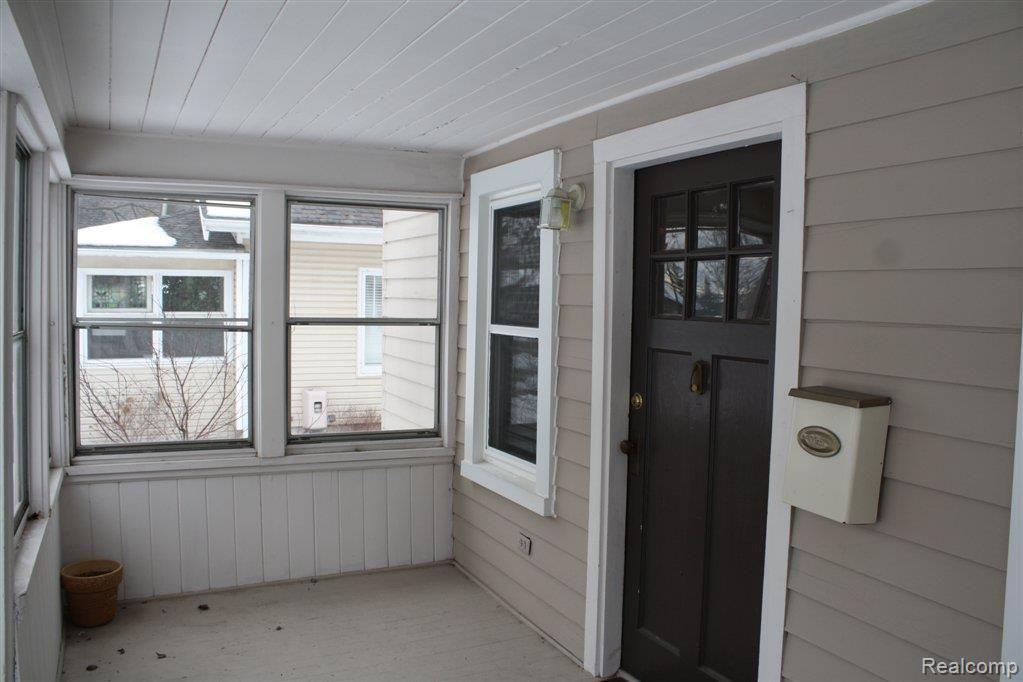 133 Lysander Street Rochester, MI 48307 - Photo 19 of 19 EnclosedPorch.JPG