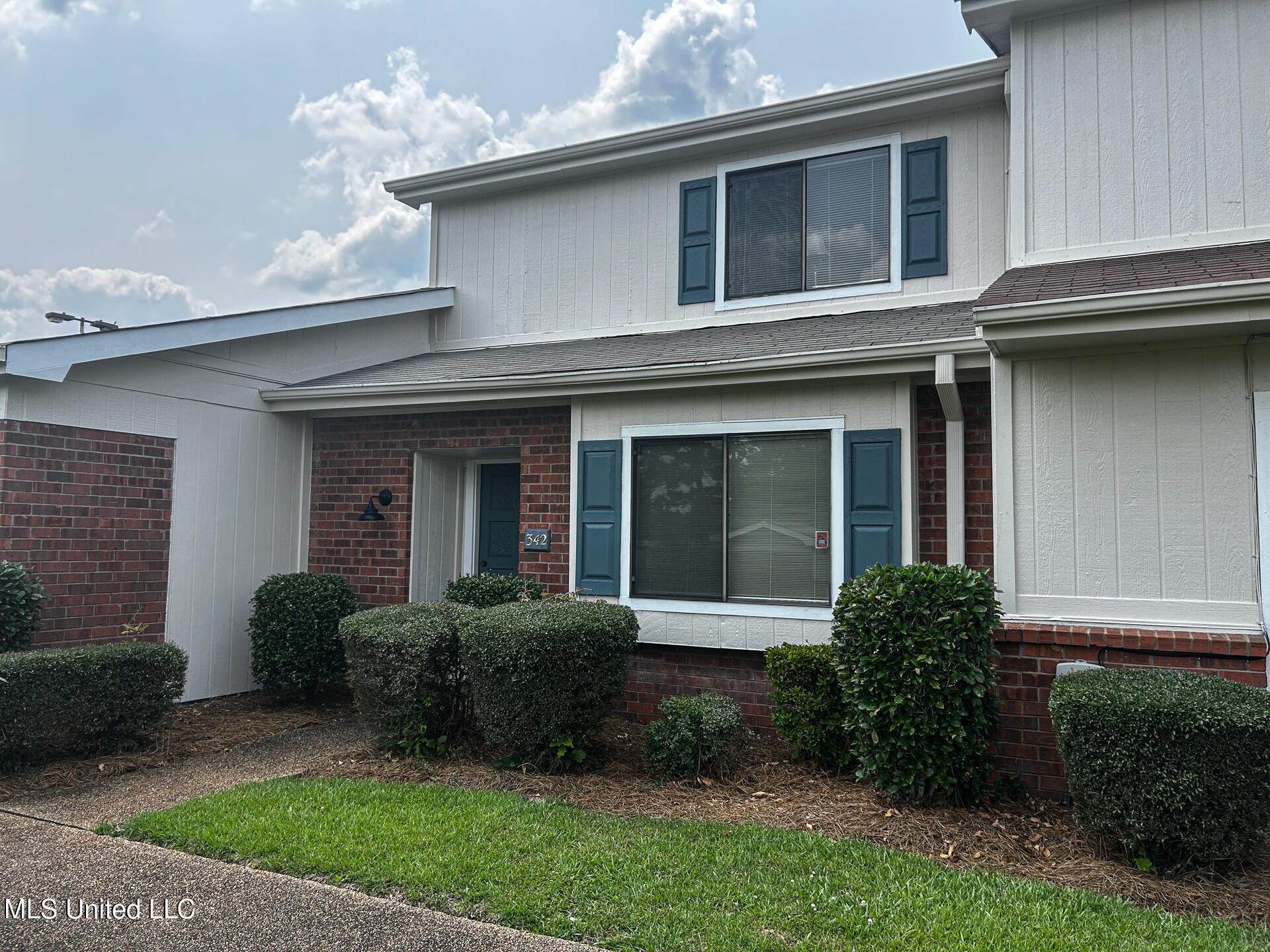 342 Lakebend Drive Brandon, MS 39042 - Photo 2 of 15 2