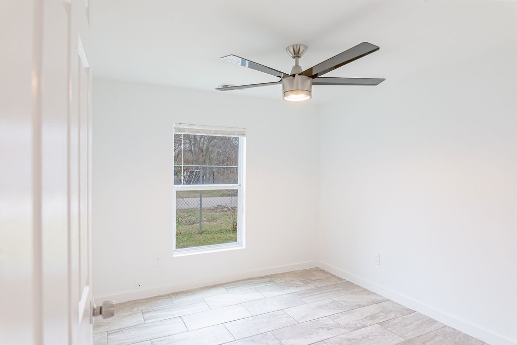 1307 Boulder Street Houston, TX 77012 - Photo 12 of 14 a view of room with window and ceiling fan