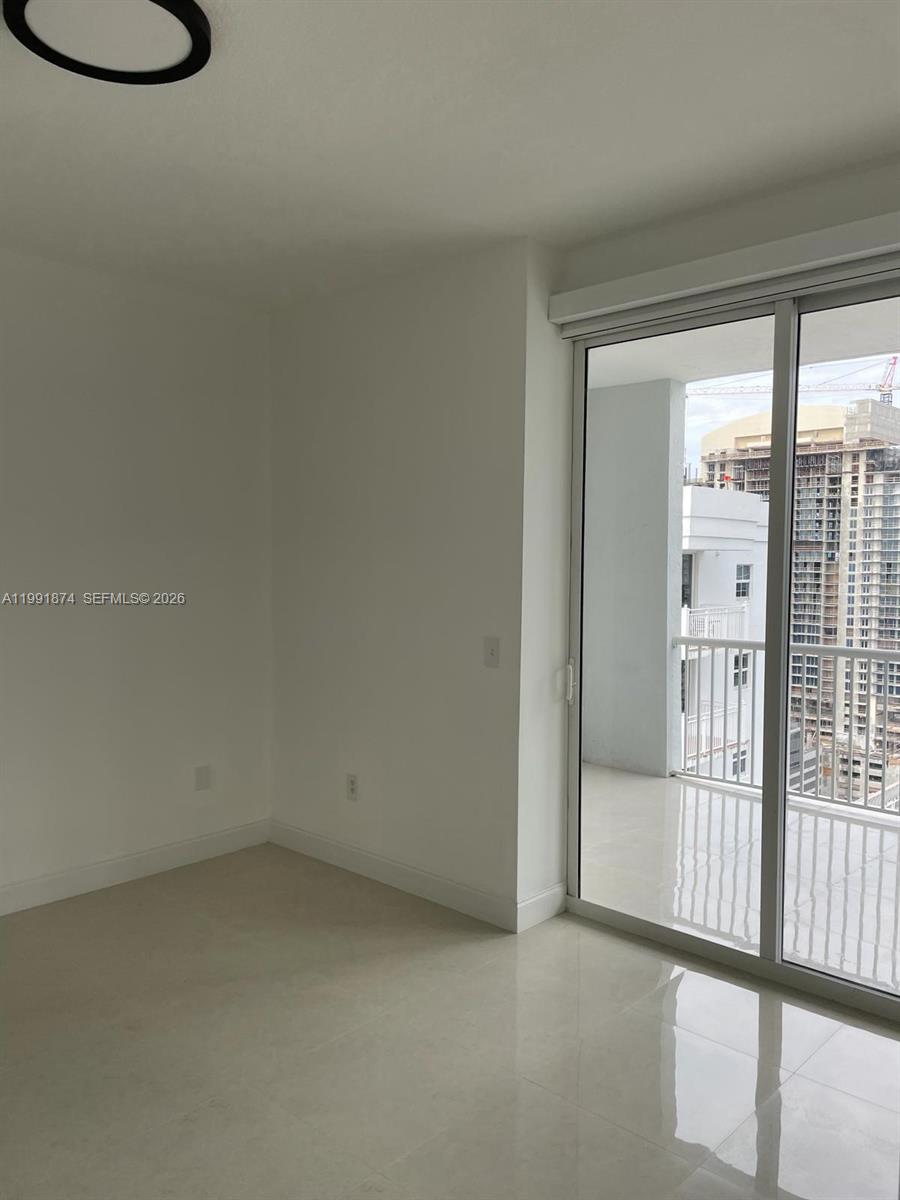 170 Southeast 14th Street, Unit 3005 Miami, FL 33131 - Photo 11 of 19