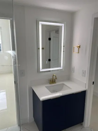 $4,000 | 170 Southeast 14th Street, Unit 3005, Miami, FL 33131