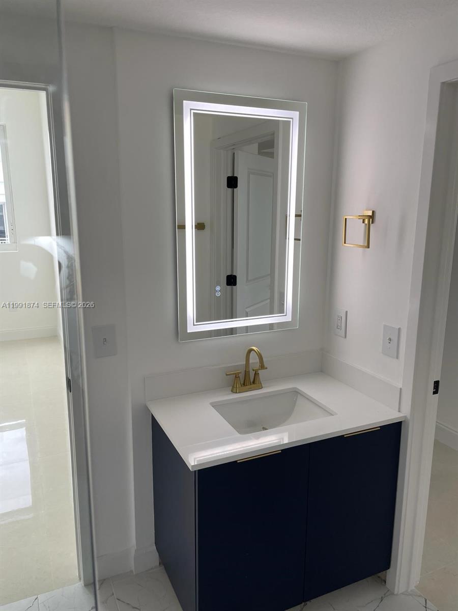 170 Southeast 14th Street, Unit 3005 Miami, FL 33131 - Photo 17 of 19