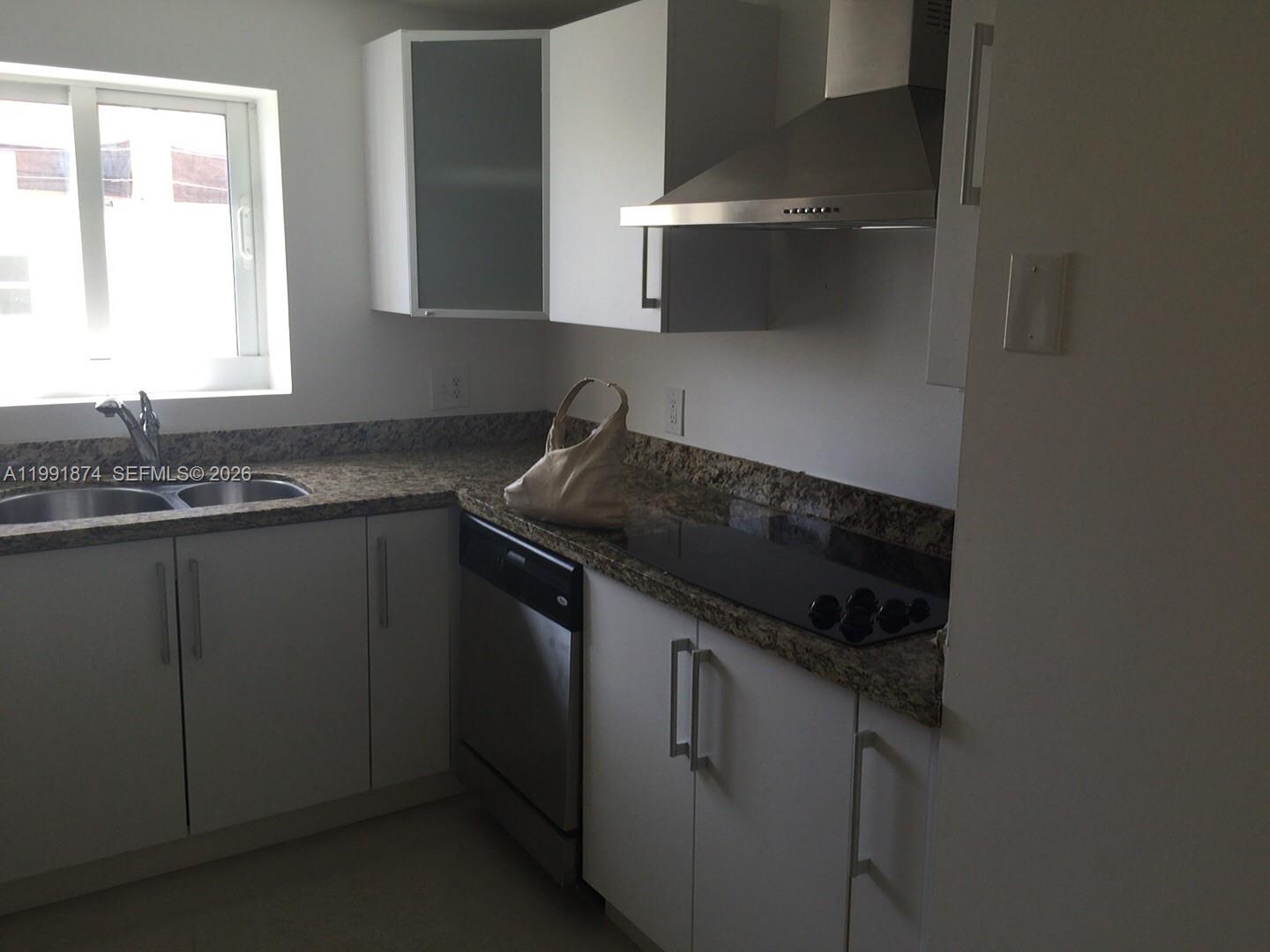 170 Southeast 14th Street, Unit 3005 Miami, FL 33131 - Photo 8 of 19