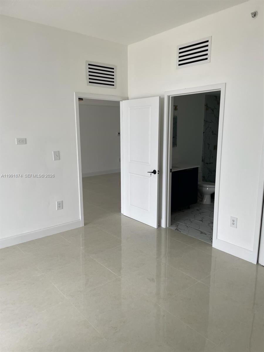 170 Southeast 14th Street, Unit 3005 Miami, FL 33131 - Photo 9 of 19