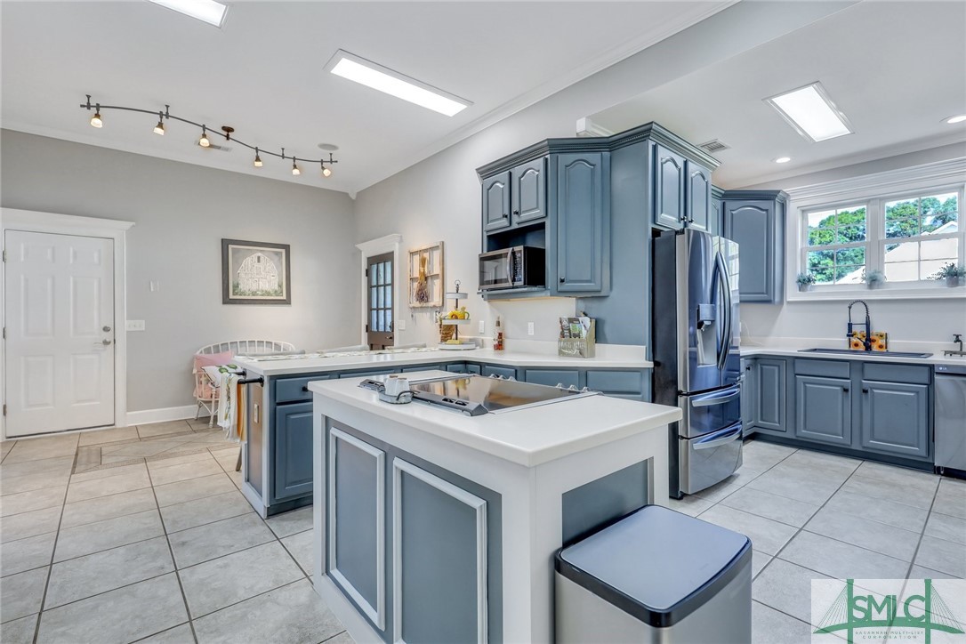 803 Honey Ridge Road Guyton, GA 31312 - Photo 17 of 50 All newer, higher end Stainless appliances, Corian