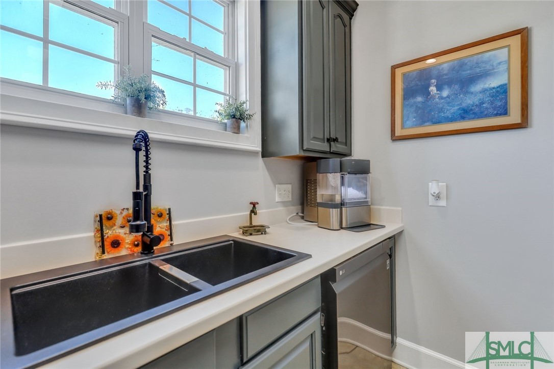 803 Honey Ridge Road Guyton, GA 31312 - Photo 19 of 50 Large double sink