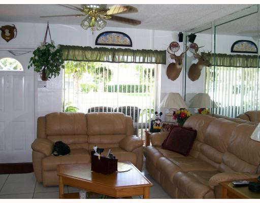 6910 Raleigh Street Hollywood, FL 33024 - Photo 9 of 15 Living Room