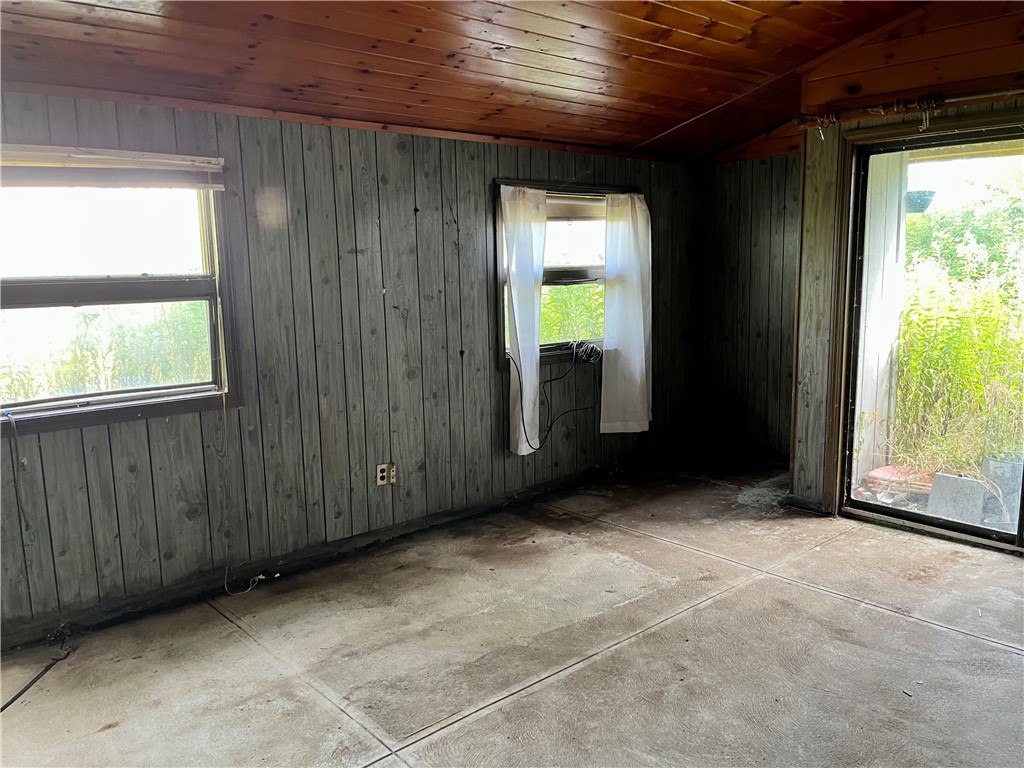 15 Summit Road Narragansett, RI 02882 - Photo 11 of 23 Room off the Kitchen