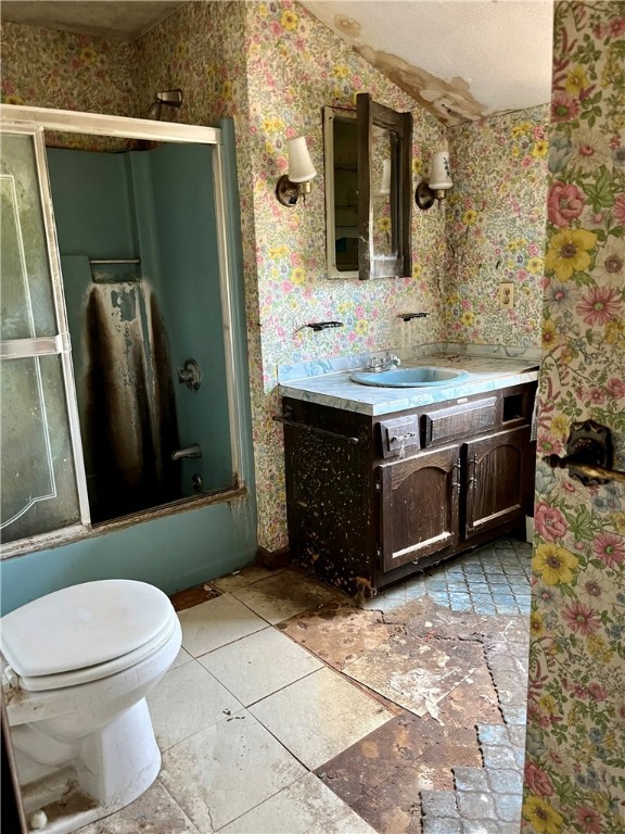 15 Summit Road Narragansett, RI 02882 - Photo 17 of 23 2nd Floor Full Bathroom