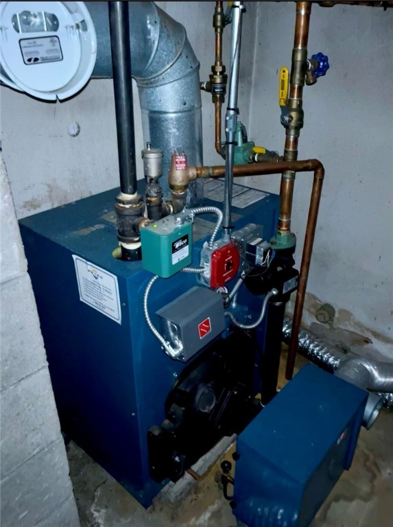 15 Summit Road Narragansett, RI 02882 - Photo 20 of 23 Oil Fired Forced Hot Water Furnace