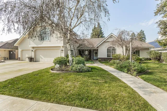$795,000 | 2409 Southeast Cottonwood Circle, Visalia, CA 93277