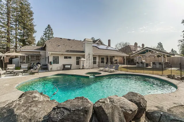 $795,000 | 2409 Southeast Cottonwood Circle, Visalia, CA 93277