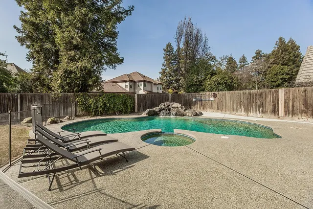 $795,000 | 2409 Southeast Cottonwood Circle, Visalia, CA 93277