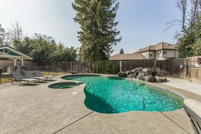 $795,000 | 2409 Southeast Cottonwood Circle, Visalia, CA 93277