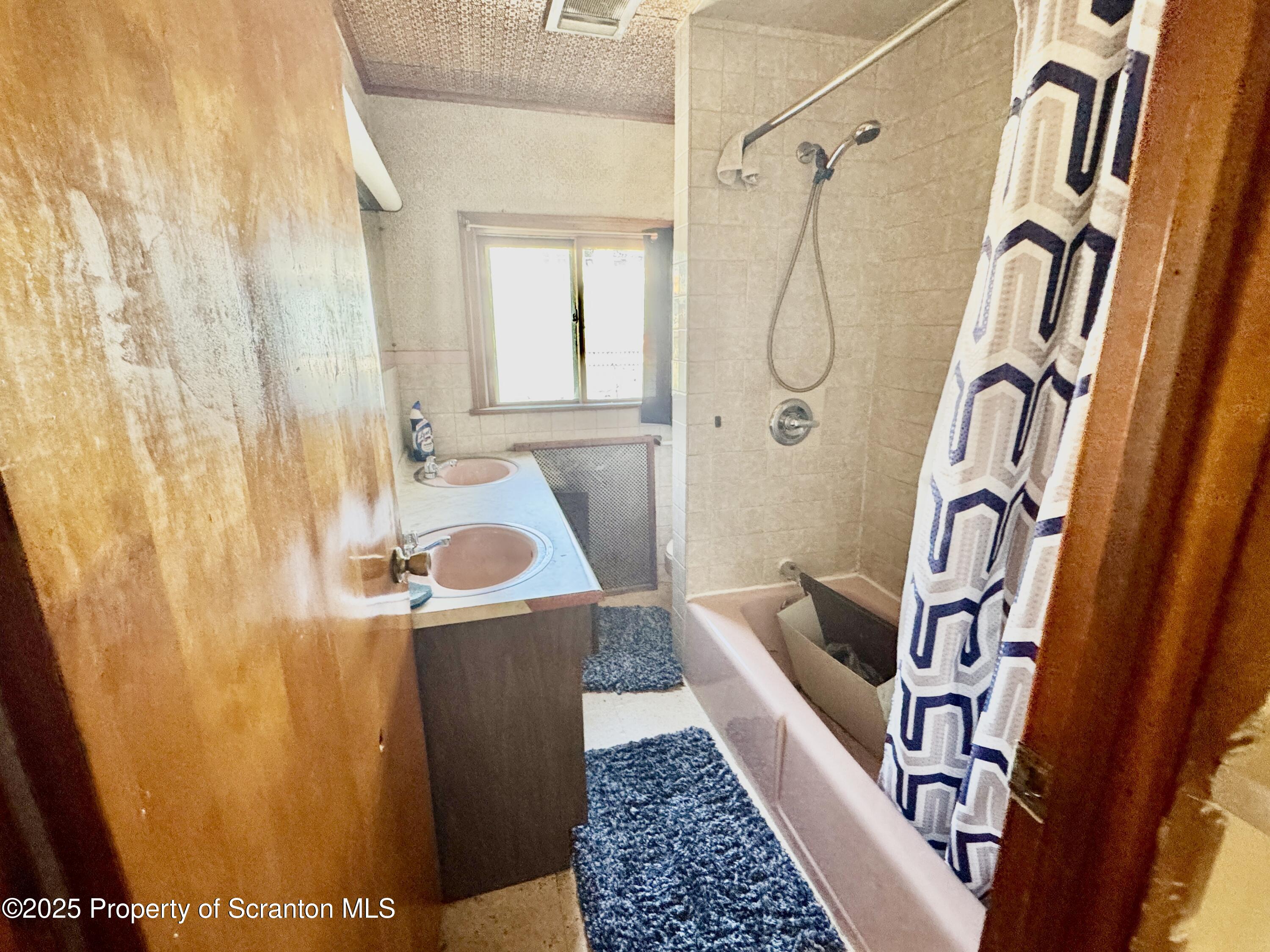 1430 North Main Avenue Scranton, PA 18508 - Photo 13 of 31 a bathroom with a tub sink and mirror