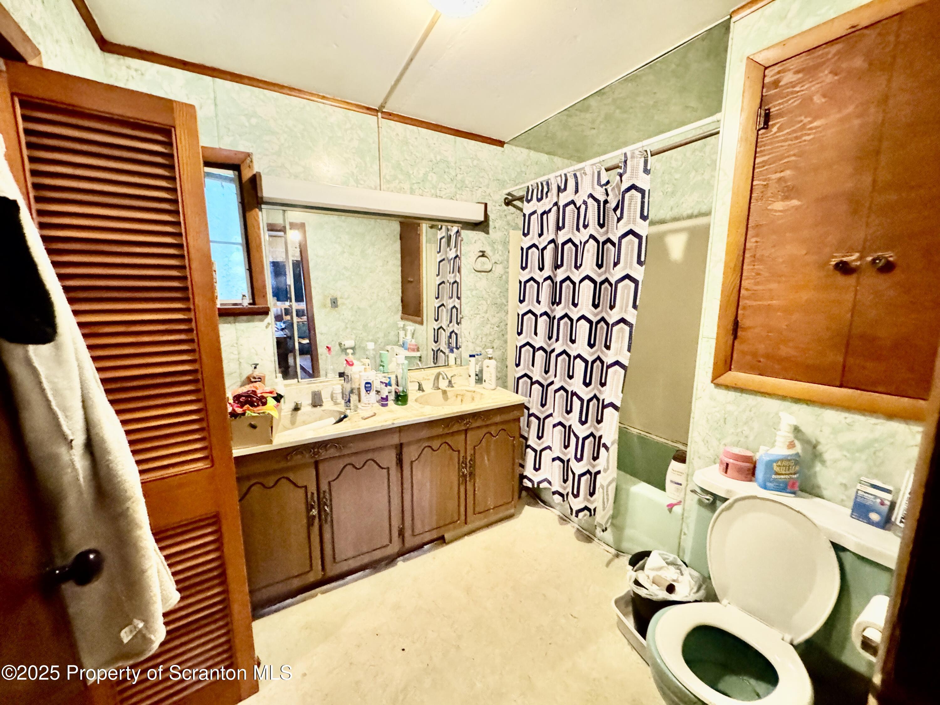 1430 North Main Avenue Scranton, PA 18508 - Photo 17 of 31 a bathroom with a sink mirror and a bathtub
