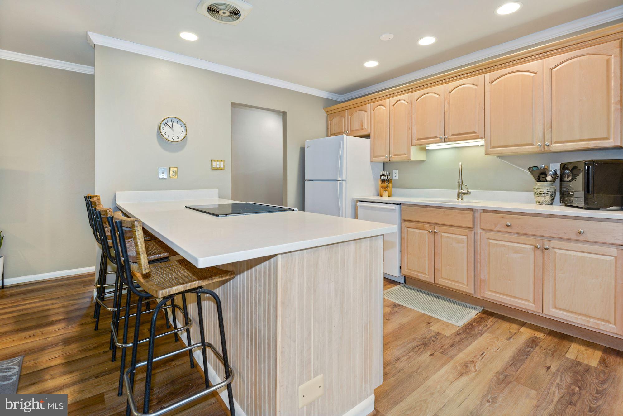 11310 Gatesborough Lane Reston, VA 20191 - Photo 12 of 43 Updated Kitchen w/ Quartz Countertops