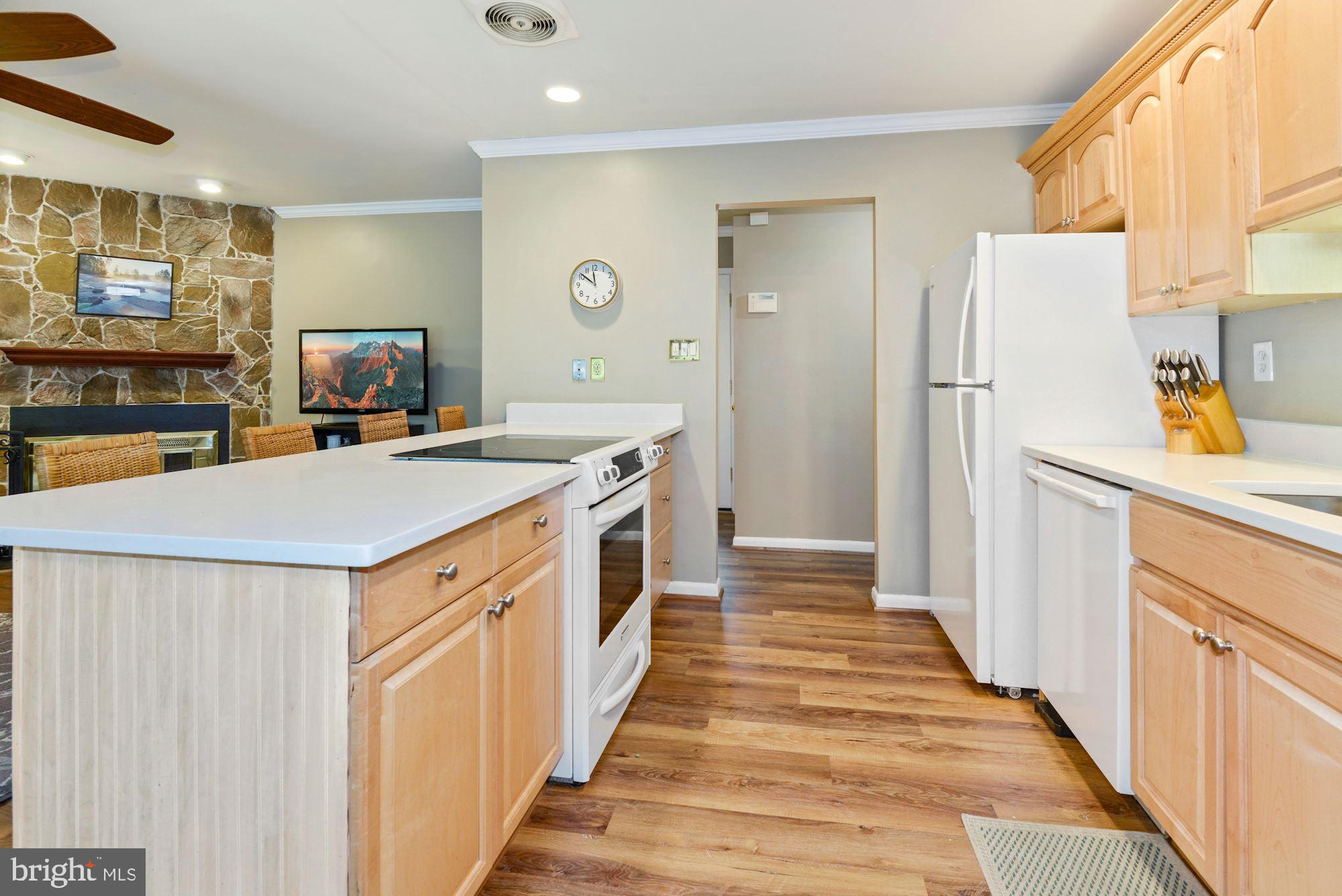 11310 Gatesborough Lane Reston, VA 20191 - Photo 13 of 43 Kitchen