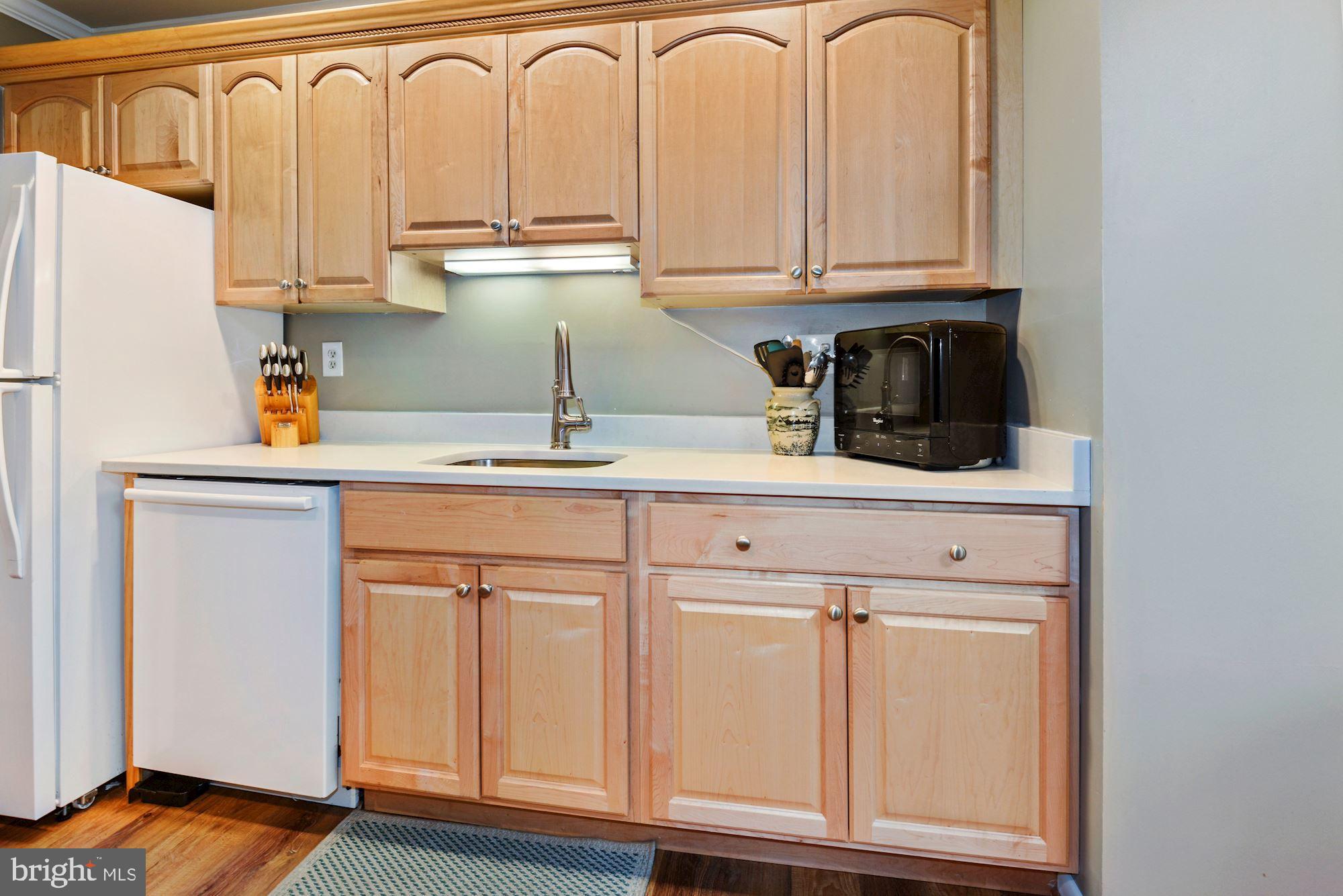 11310 Gatesborough Lane Reston, VA 20191 - Photo 14 of 43 Kitchen